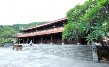 Chùa Non Nước đẹp thanh nhã quanh năm